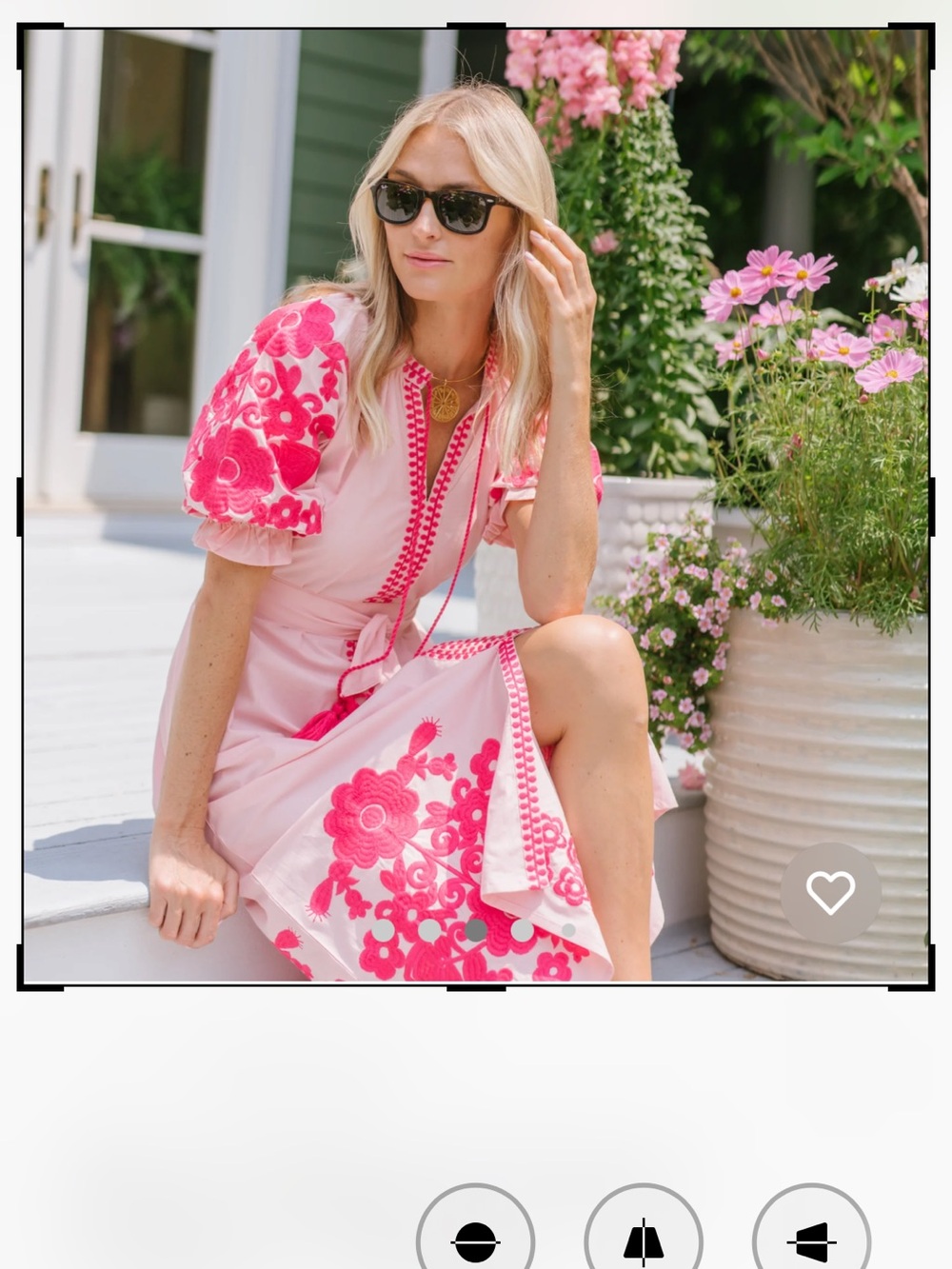 Julia Amory Short sleeve coatue - NEW- Pink  Embroidered dress with belt. Size S